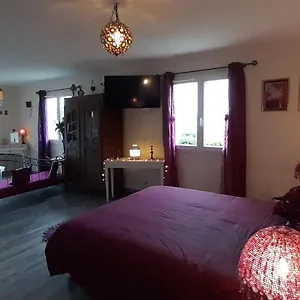 Séjour chez l'habitant La Clé Des Anges Avec Piscine Chauffée, Egliseneuve-pres-Billom